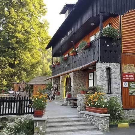 Smucarska Koca Bed & Breakfast Kotlje Exterior foto